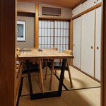 Asakusa Juuroku - カウンター席とテーブルの個室もあります