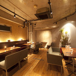 CAFE DINING BAR Trinity - 最大１２名でお使い頂けるソファー席完備！！