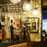 ビストロ オリーブ - カウンターはおしゃれな雰囲気たっぷり