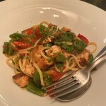 ダコージ - スモークした白カジキ・ミニトマト・万願寺とうがらしのスパゲッティ