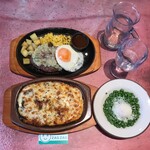 サイゼリヤ - ディアボラ風ハンバーグ¥500、チーズたっぷりミラノ風ドリア¥400、青豆とペコリーノの温サラダ¥200