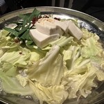 お忍び個室和洋陶板料理居酒屋 イチゴヤ商店 - もつ鍋（塩味）