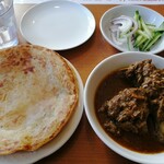 Tokyo Halal Restaurant - あひるのカレーとパラタ2枚1000円