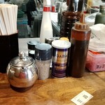 NAGAHAMAらーめん - テーブル