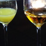 ベッラ・ヴィスタ - 左が太田シェフ自家製のリモンチェッロ、右はソーテルヌ