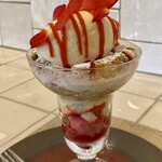 デザートカフェ ハチドリ - 温かなベリーのグラタンパフェ