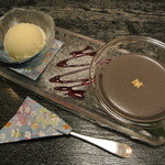 ラーメン 三日月 - ゴマプリンとバニラアイス