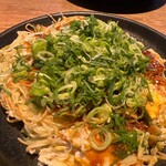 Okonomiyaki Micchan Souhonten - ネギやイカ天など具材豊富