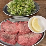 肉の大和 - タン ¥990