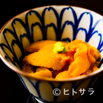 Sushi Yutaka - たっぷりと2種類の雲丹を楽しめる。食べ比べが楽しい『紫雲丹と馬糞雲丹の小丼』