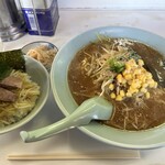 Ramen Shoppu - 平日限定（11時〜14時）のランチセットだと320円のネギ丼が250円とお得になり、ネギ味噌ラーメンと併せて合計1,100円で味わえます。