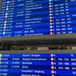 Senator Lounge - 案内板に「東京・羽田」と掲出されていて驚きましたｗ　漢字も表示できるんですね