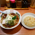 Chinrai tei - 油ラーメン ¥750、半チャーハン ¥350