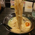 232633545 - 極とんラーメン 麺の状態 (2024.01.26)