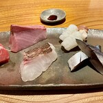 完全個室完備 郷土酒肴 あおもり屋 - お造り五種
            
            （マグロの頭肉大トロ､鯛､極浅〆さば､ぶり､みずだこ）