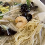 中華飯店　靉龍 - リフトしない麺写真