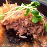 バーグマン - スタミナソースバーグの断面♪