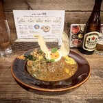 Kare Shoppu Hatsukoi - 3種あいがけ1,500円
                        ライス普通盛り
                        5種類から好みのカレーを
                        1.初恋チキン
                        3.スパイスラムキーマ
                        4.薬膳ベジタブル