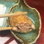 天ぷら はせ川 - 賽の目の鮭を揚げてます