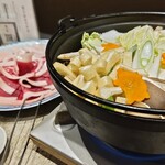 猪焼肉と鯨専門店 猪の居 - 猪鍋