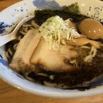 麺屋　新三 - マー油が効いてる醤油ラーメン味玉付。