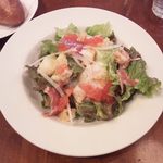 キュル・ド・サック - 生ハムと温泉玉子のサラダ