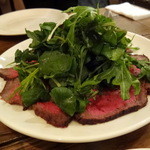 クスクス ルージール - 和牛とも三角のローストビーフ、サラダ仕立て1,600円