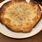 パスタと小料理morisige - チーズピザ