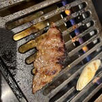 焼肉 おくむら - 焼きすぎた。カルビ