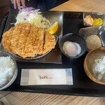 川村精肉店 - 特上リブロースカツ定食　250gカツ　定食は温玉付き