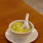 萬珍園 - チキンカレーライスに付くスープ