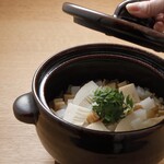 Kappou Shinatomi - 独活と筍の土鍋御飯