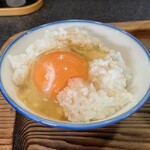 Sanuki Udon Ajikawa - 生卵は、玉子かけご飯にしました　※醤油の代わりに、すき焼きうどんの出汁を使用
