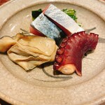 天ぷら たけうち - 対馬のしめ鯖、たこ柔らか煮、岡山の牡蠣のオイル漬け