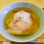 らぁ麺 飯田商店 - 見事なまでの黄金色のスープ