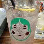 hakatatenjimmotsunabeotafuku - おたふくプリントのグラスの梅サワーおいしい