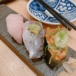 Sushi Sake Saka Na Sugitama - 3点盛り(カンパチ、鯵、納豆軍艦)
