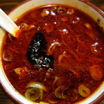 くをん - 辛つけ麺のつけ汁、一分後！写真を撮っていたらこんな感じに～