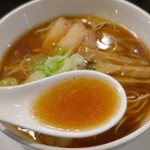 ラーメン専門店 徳川町 如水 - ほんのりニンニクが効いたコクのあるスープ