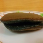 梅屋 - 黒玉どら焼…150円