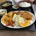 角屋食堂 - 後ろにもタコさんウインナーが隠れてます