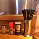 麺屋 本日も晴天です - 卓上はシンプル