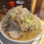 麺屋 本日も晴天です - 野菜普通、ニンニク、アブラマシマシ