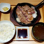 Buta Suteki Senmon Ten B - 名物豚ステーキ定食