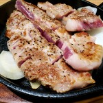 豚ステーキ専門店 B - 生々しい