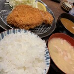 Tonkatuaokinokareya ippekoppe - 上ロースかつ定食¥1500 カレールー¥300