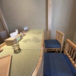 牡蠣と貝 - カウンター席 畳敷き