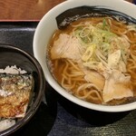 Sakanakkui No Den - 肉煮干しそばとミニ焼きさば飯セット