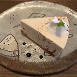 CAFE KESHiPEARL - チーズケーキのお皿もとってもかわいいんです！