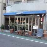 INDIGO - クルマの量が多い通り沿いなので気を付けましょう。